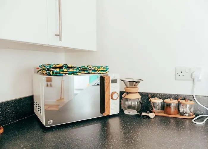 The Hideout - Newquay - Fully Stocked Eco Escape
